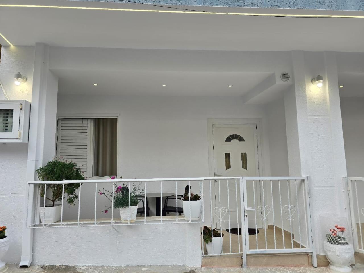 Aila Apartment Sarande Exterior photo